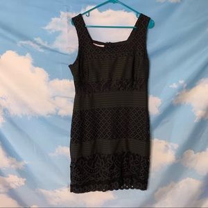 Triuhuology- Black Sleeveless Scoop-neck Dress L